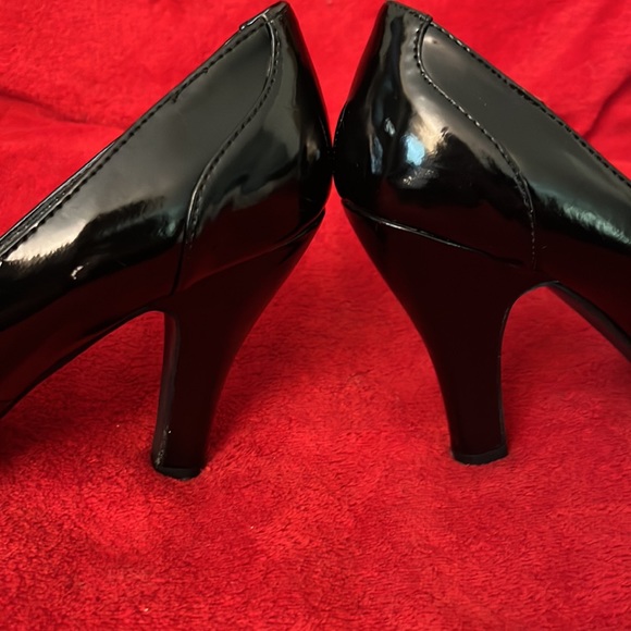 Black ‘it’s ok’ size 7.5 M high heel pumps - Picture 6 of 7